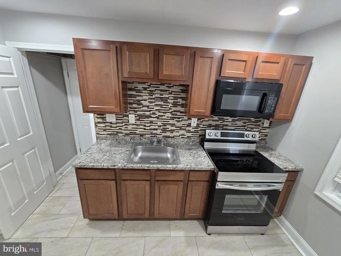 100 Chestnut St - Photo 4 of 9