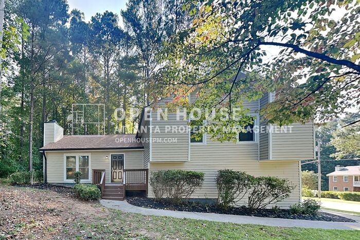 3117 Calumet Cir Nw - Photo 2 of 23