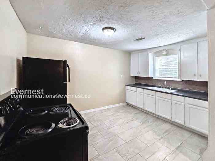 815 Roosevelt St - Photo 2 of 23