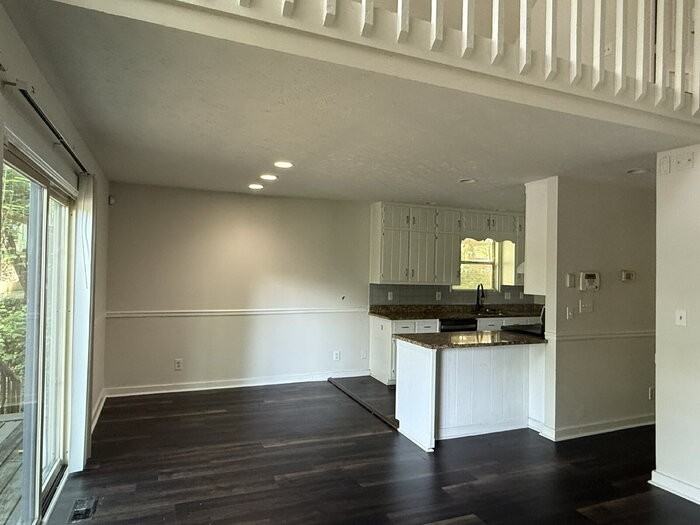 8439 Lake Dr - Photo 5 of 18