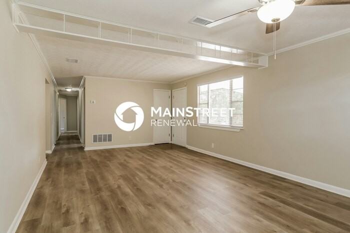 470 Sigsbee Ct - Photo 3 of 16