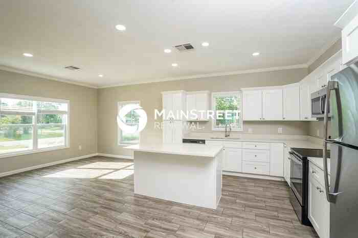 9334 Crestview Dr - Photo 7 of 17