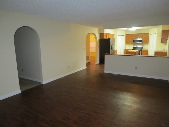 5885 Katelyn Ln - Photo 4 of 21