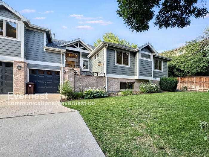 990 Utica Cir - Photo 3 of 47