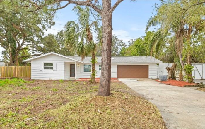 2255 S Lagoon Cir - Photo 3 of 37