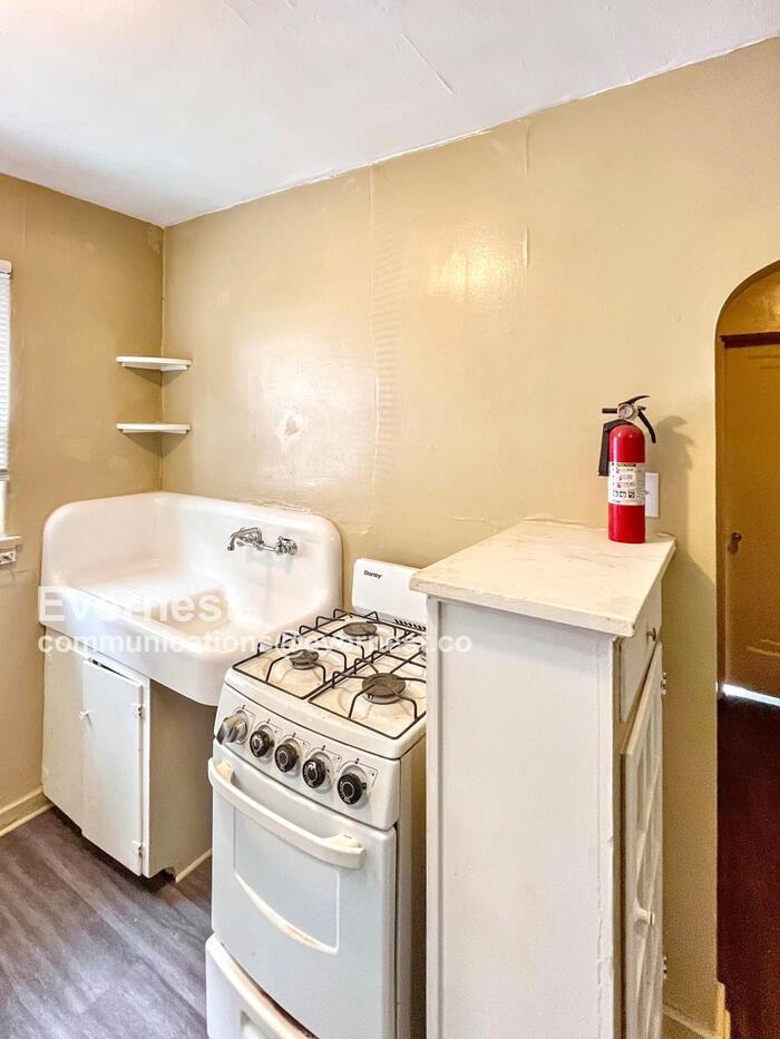 3812 Drexel Dr #1 - Photo 3 of 15