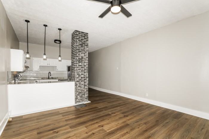 839 N Park Ave #A - Photo 5 of 16