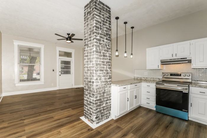 839 N Park Ave #A - Photo 6 of 16