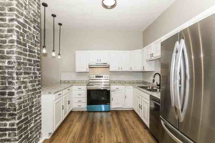 839 N Park Ave #A - Photo 7 of 16