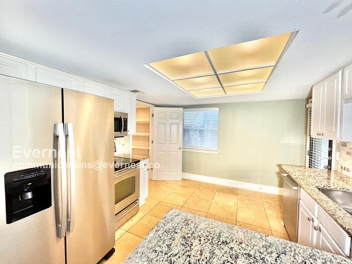 7807 Meadow Park Dr - Photo 2 of 20