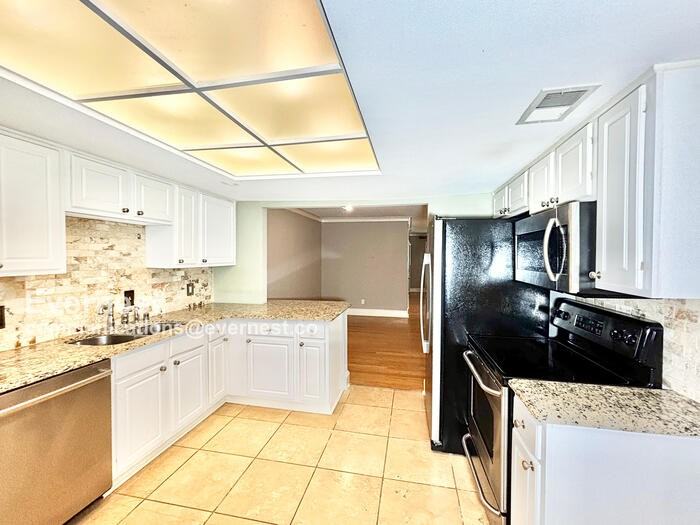 7807 Meadow Park Dr - Photo 3 of 20