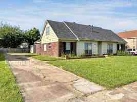 featured image of 6630 Hampstead Cv