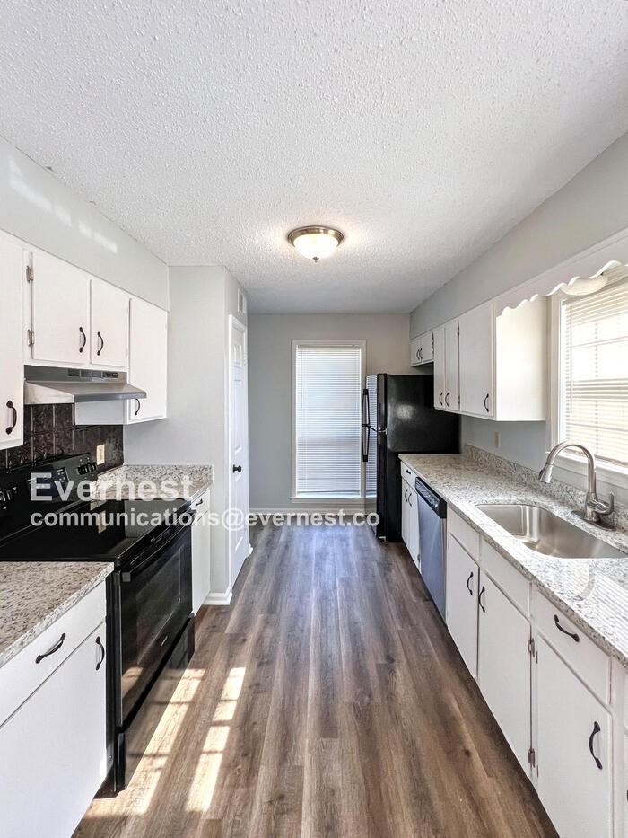 6630 Hampstead Cove - Photo 2 of 26