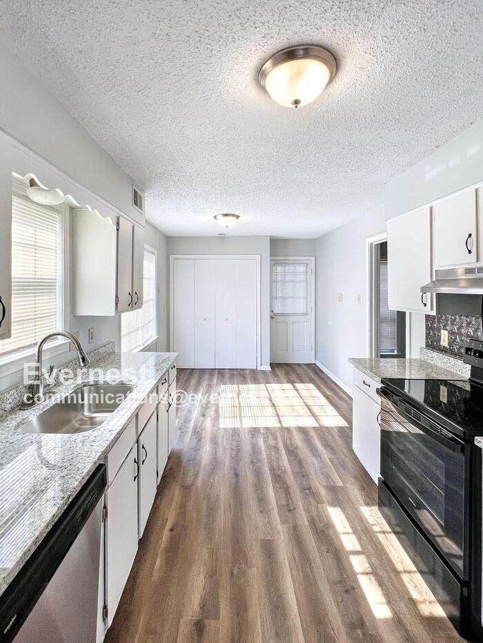 6630 Hampstead Cove - Photo 3 of 26