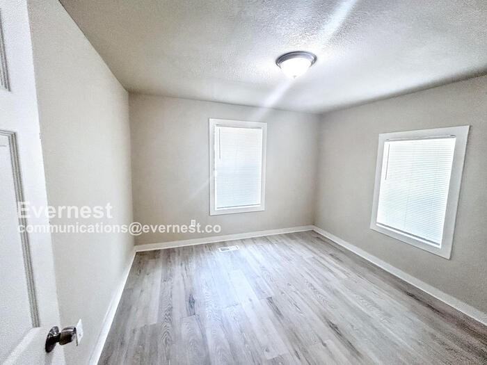 317 5th Way - Photo 5 of 8