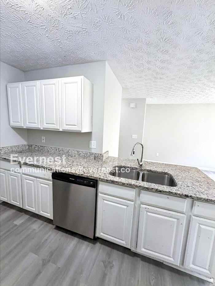 2002 Grove Way - Photo 3 of 18