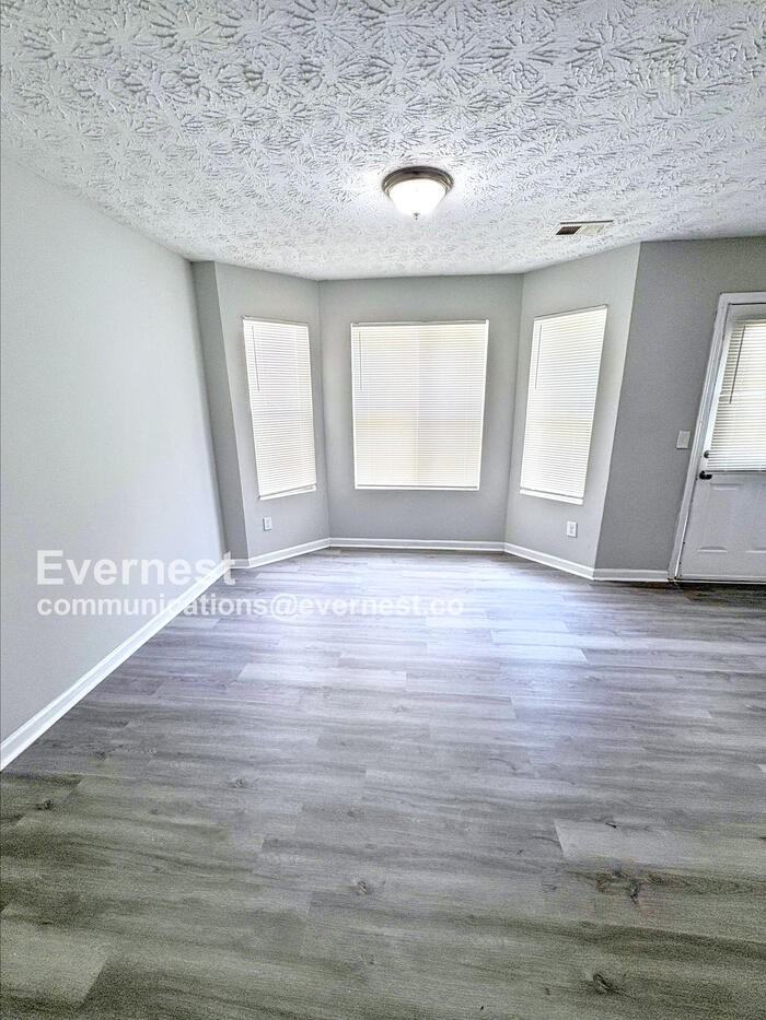 2002 Grove Way - Photo 5 of 18