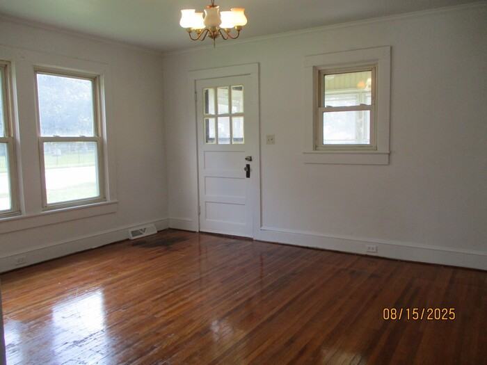 809 W C St - Photo 2 of 9