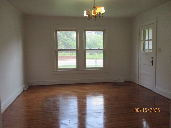 809 W C St - Photo 3 of 9