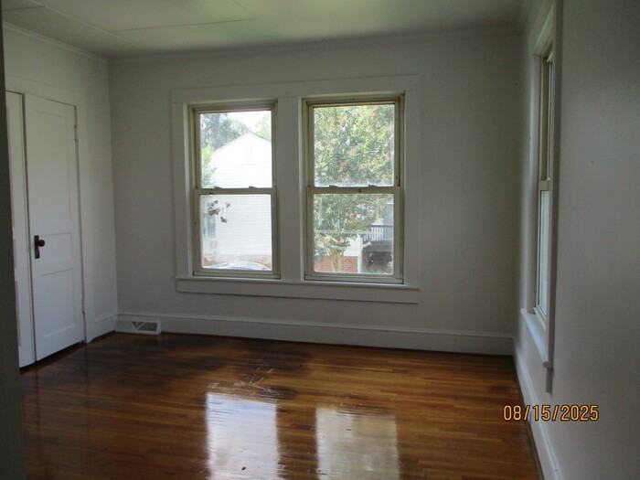 809 W C St - Photo 6 of 9