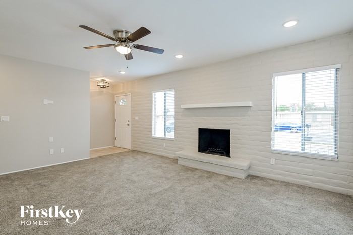 7322 E Lakeside Dr - Photo 3 of 15