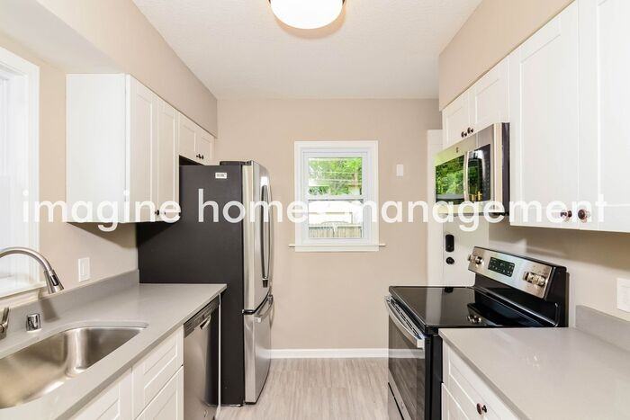 1537 Saint Clair Avenue - Photo 5 of 18