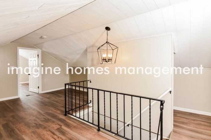 1537 Saint Clair Avenue - Photo 6 of 18