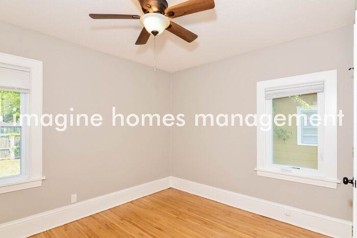 1537 Saint Clair Avenue - Photo 7 of 18