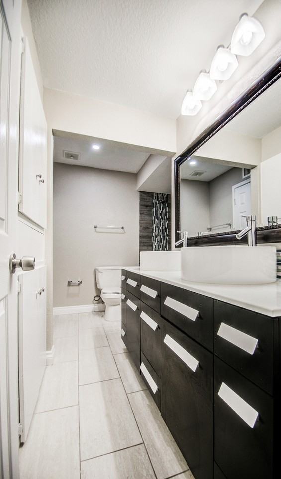 1046 E Bluebell Ln - Photo 2 of 41