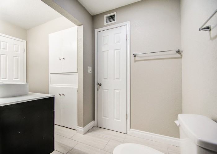 1046 E Bluebell Ln - Photo 4 of 41