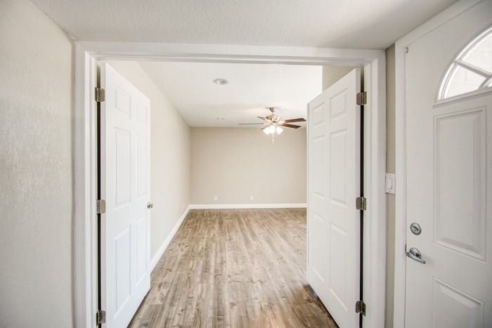 1046 E Bluebell Ln - Photo 6 of 41