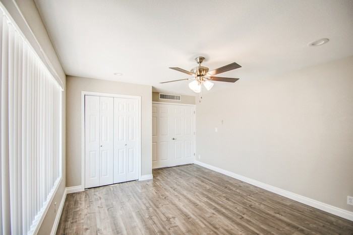 1046 E Bluebell Ln - Photo 7 of 41