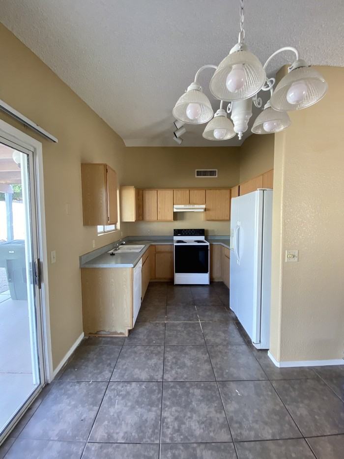 4629 South Gatwick Drive - Photo 7 of 23