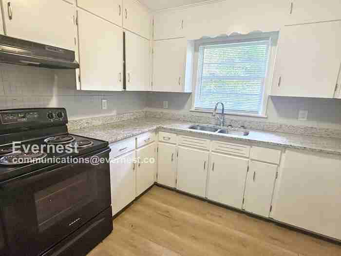 2616 Wood Dr Ne - Photo 2 of 17