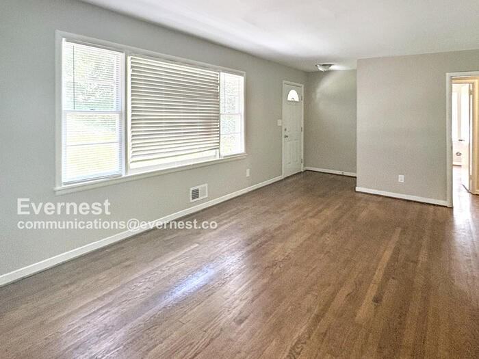 2616 Wood Dr Ne - Photo 3 of 17