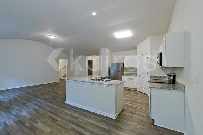 1245 Amberlight Cir - Photo 3 of 20