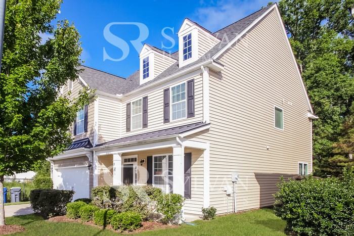 136 Saint Charles Pl - Photo 3 of 16