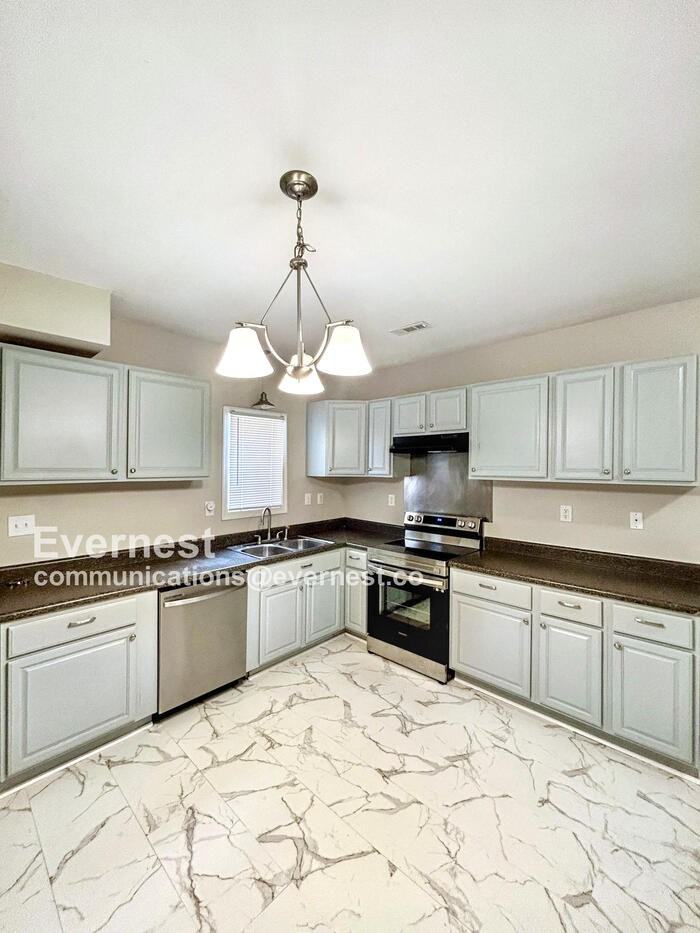 3405 S St - Photo 4 of 22