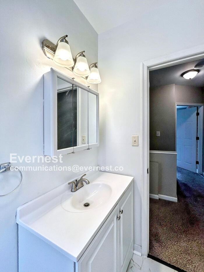 3405 S St - Photo 6 of 22