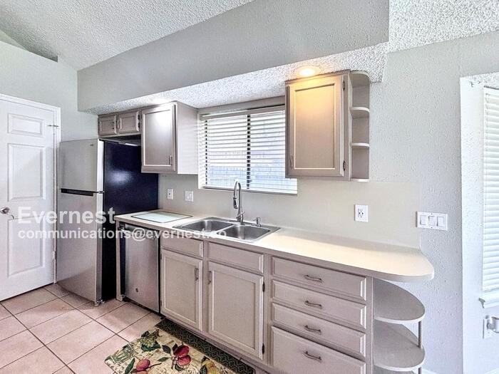 2734 Indian Trail Dr - Photo 2 of 21