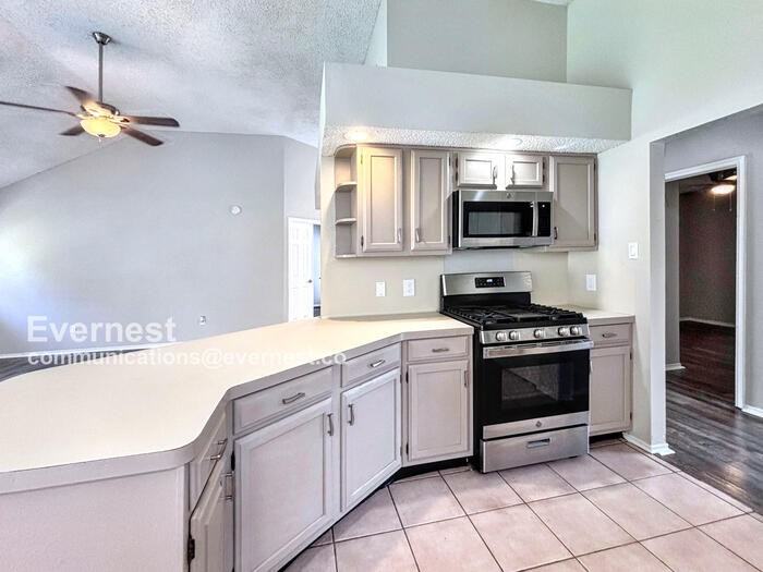 2734 Indian Trail Dr - Photo 3 of 21