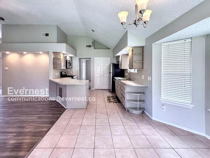 2734 Indian Trail Dr - Photo 4 of 21