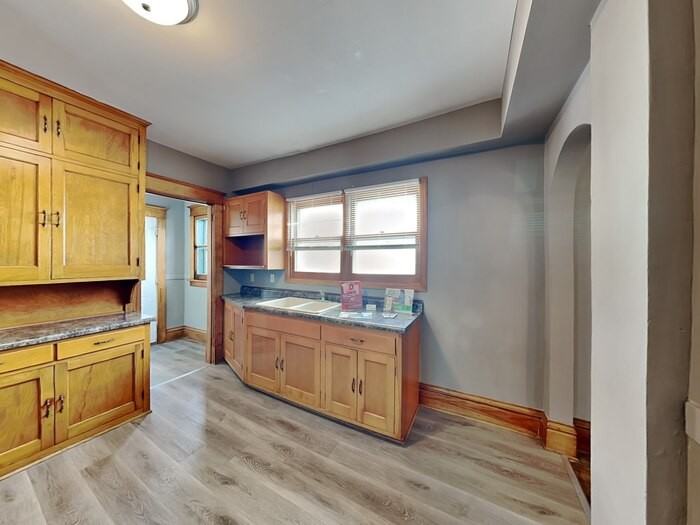 1403 Barclay Street - Photo 7 of 22