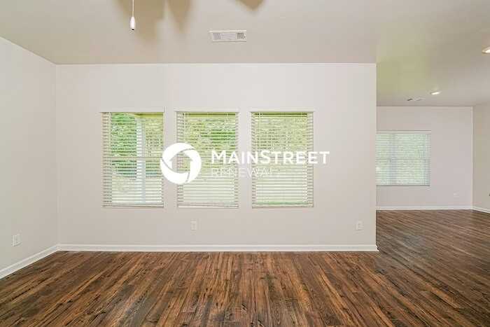 282 Chelsea Park Road - Photo 4 of 18