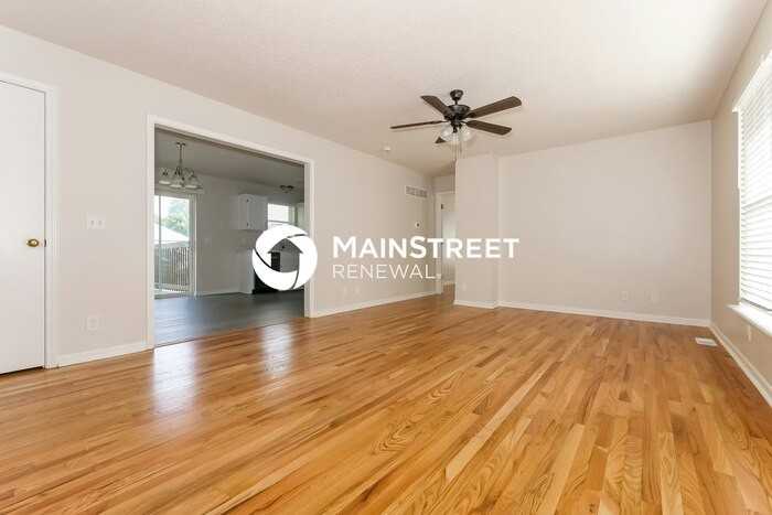 406 Brookside Circle - Photo 3 of 18