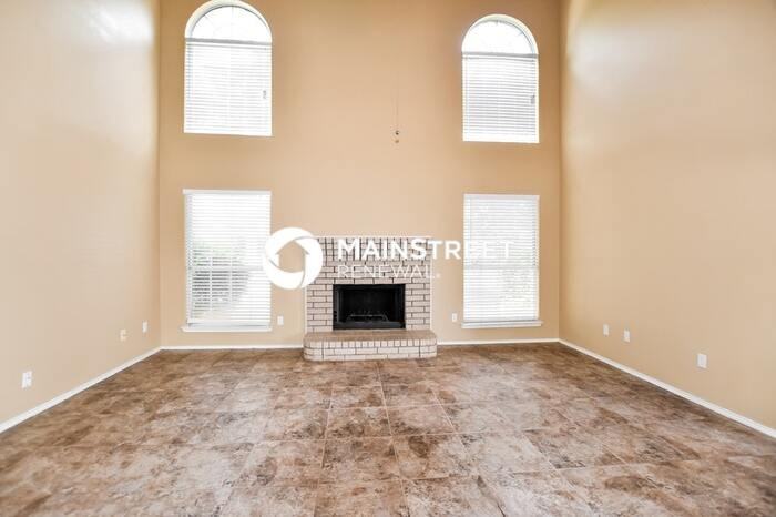 2425 Ithaca Dr - Photo 2 of 17