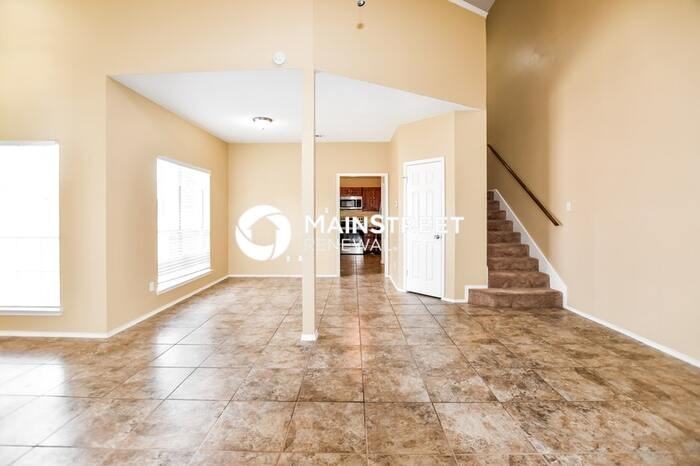 2425 Ithaca Dr - Photo 4 of 17