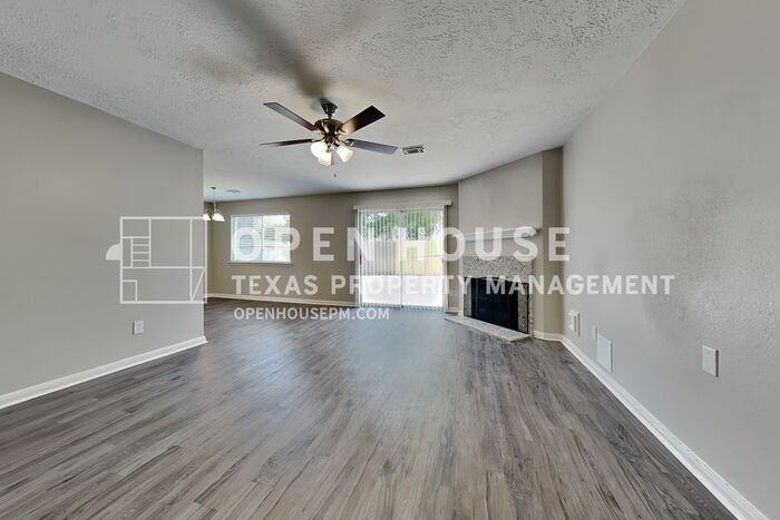 29122 Waltham St - Photo 4 of 24