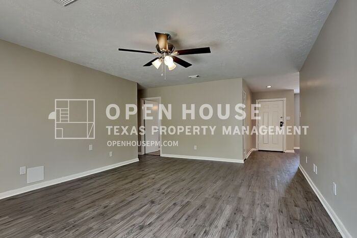 29122 Waltham St - Photo 5 of 24