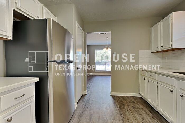 29122 Waltham St - Photo 6 of 24